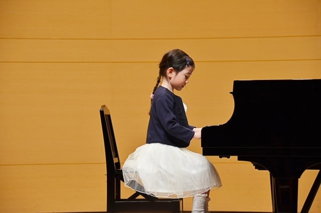 子どものピアノ発表会の髪型 ヘアアレンジのおすすめをご紹介